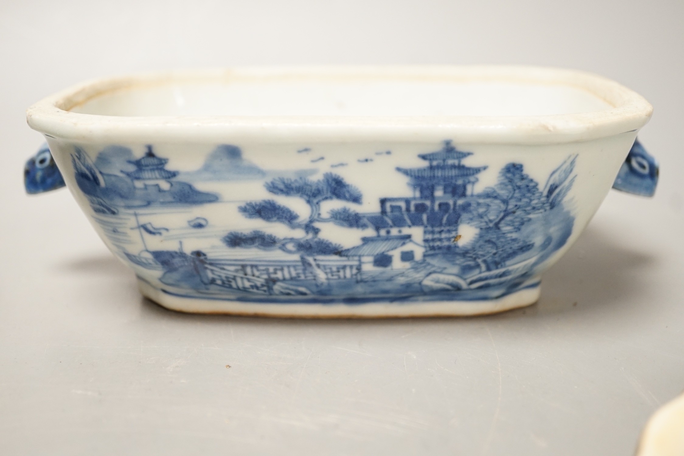 A group of 18th century and later Chinese ceramics (4)